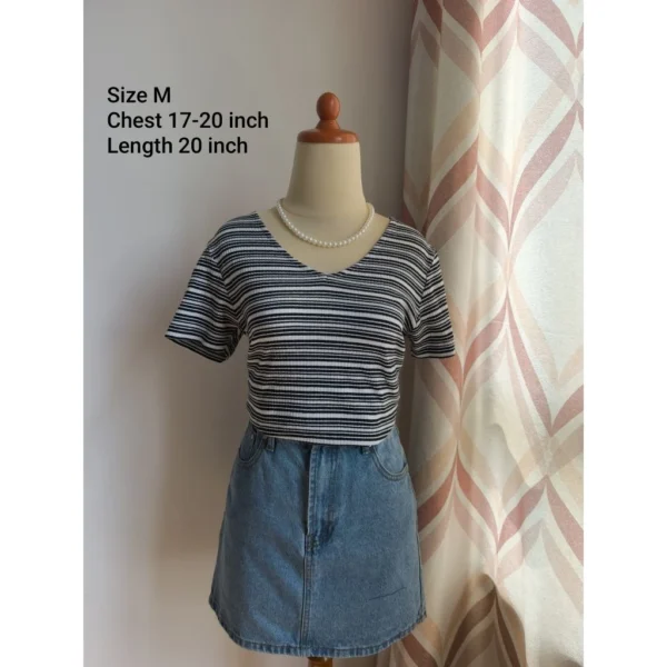 my-11134207-820l4-mfyzzrrpg7pq32.webp Preloved Basic Women Tee Women Blouse Women Top Stripes